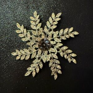 Vintage Sarà Coventry 1963 Evening Snowflake Rhinestone Brooch.